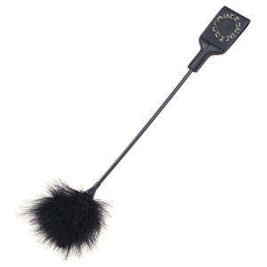 Fusta con brillos y pompón