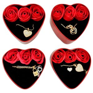 Collar en caja de metal con rosas