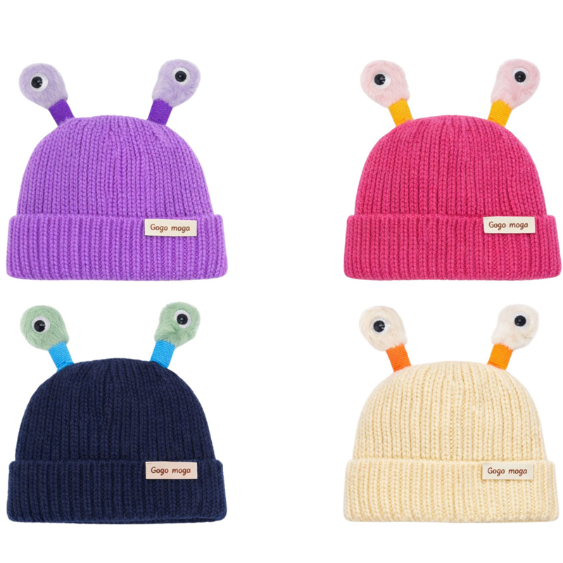 Gorro juvenil tejido con antenas y luz