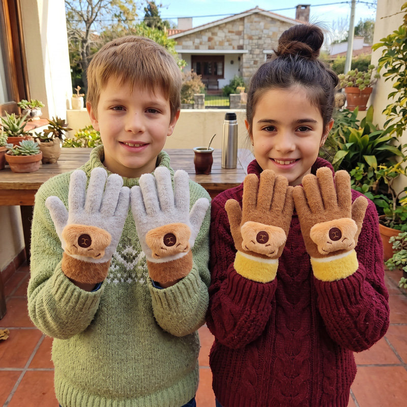 Guante infantil con aplique Capy - Imagen 2