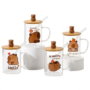 Taza de vidrio Capybara con tapa y sorbito