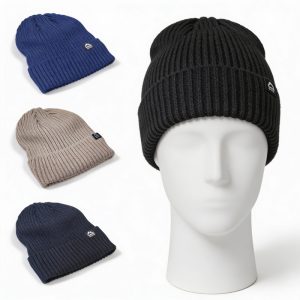 Gorro tejido de hombre con forro de piel
